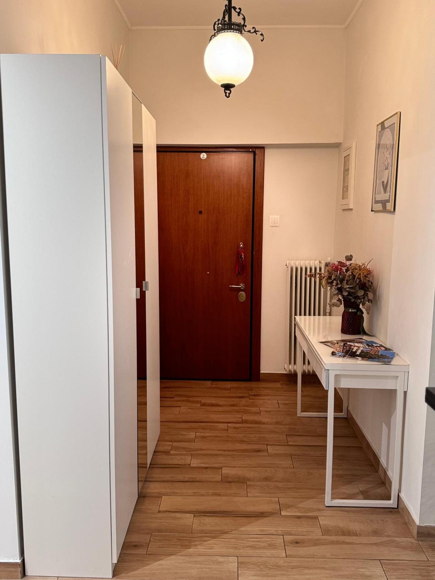 Modern Apartment In アテネ エクステリア 写真